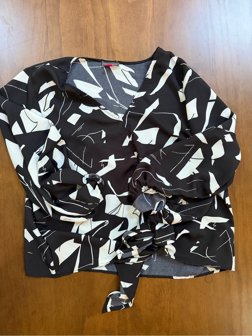 Vince Camuto Black & White Abstract Tie-Front Blouse